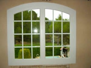 Fenêtre ouvrante à 2 vantaux cintrés PVC